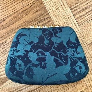 Vintage damask clutch pruse